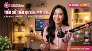 Banner tiểu sử Tiểu Quyên MMLive, cập nhật phong cách duyên dáng với ID phòng 774921. Hình ảnh nữ streamer xinh đẹp mỉm cười rạng rỡ đang ngồi trước micro trong không gian phòng live ấm áp, kèm các biểu tượng tương tác ảo và tên miền fencingchannel.tv.