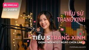 Ảnh đại diện tiểu sử idol Trang Xinh trên ứng dụng MMLive ID 246810. Nữ streamer đang mỉm cười ấm áp, đeo tai nghe và trò chuyện qua micro trong không gian phòng live thư giãn. Trên ảnh có các dòng chữ nổi bật: Tiểu sử Trang Xinh, Giọng nói ngọt ngào chữa lành cùng tên miền fencingchannel.tv.